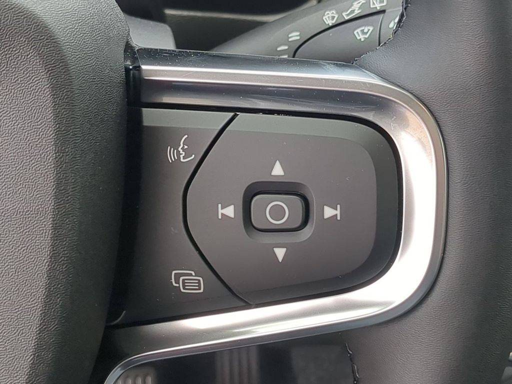 Thumbnail: 2026 Volvo XC40 - 27