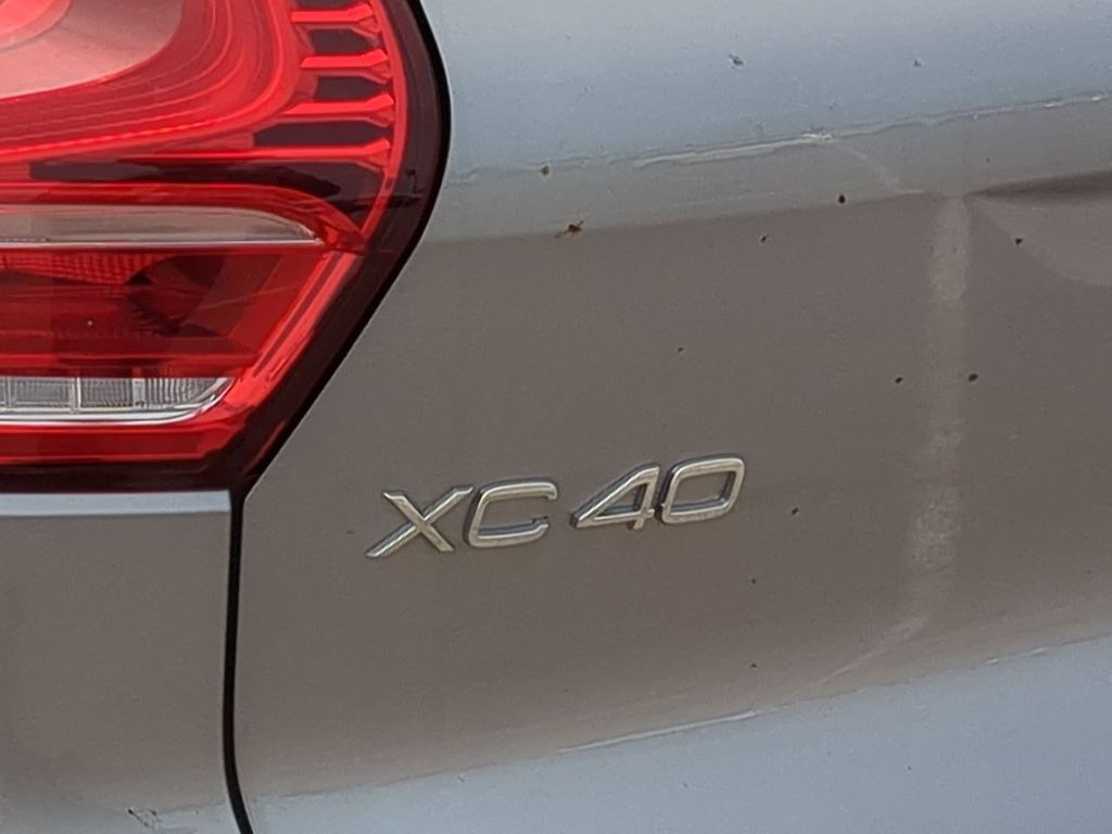 Thumbnail: 2026 Volvo XC40 - 7