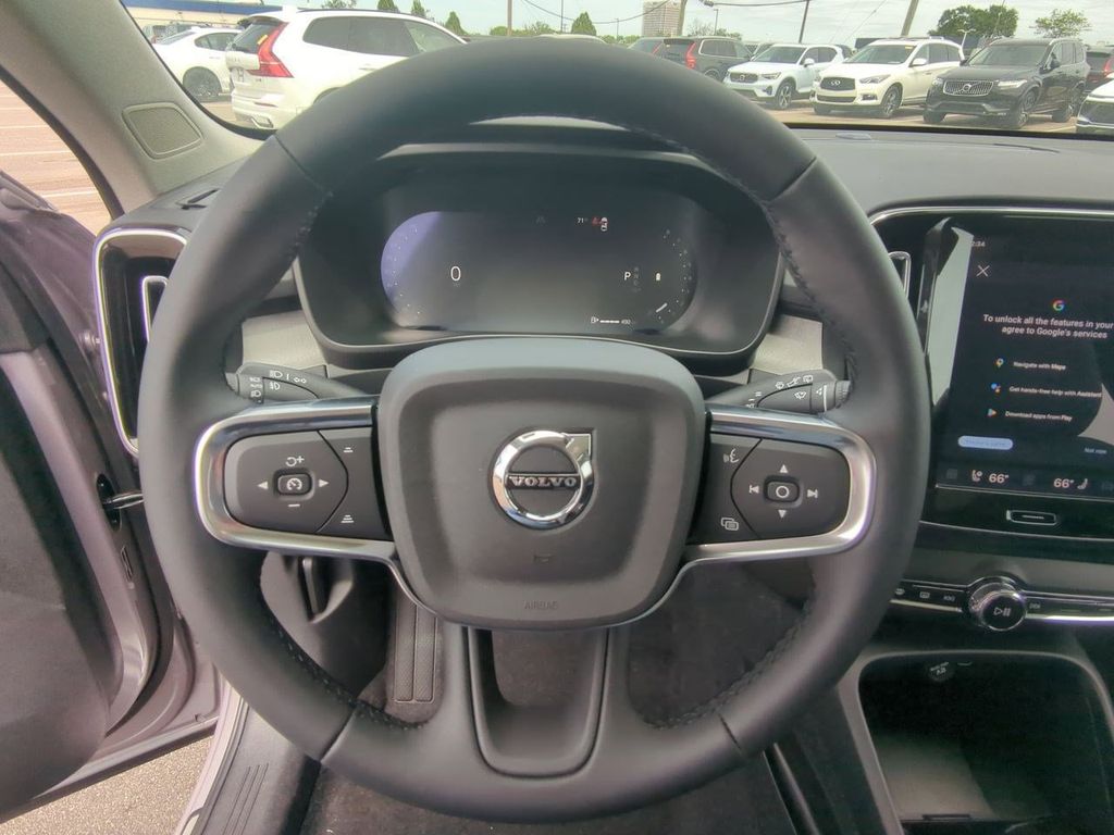 Thumbnail: 2026 Volvo XC40 - 13