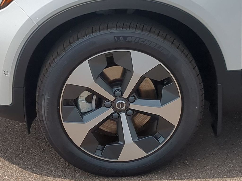 Thumbnail: 2026 Volvo XC40 - 8