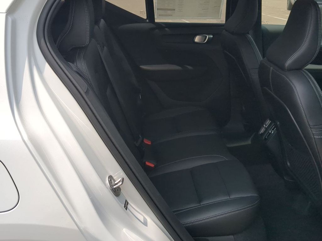 Thumbnail: 2026 Volvo XC40 - 26