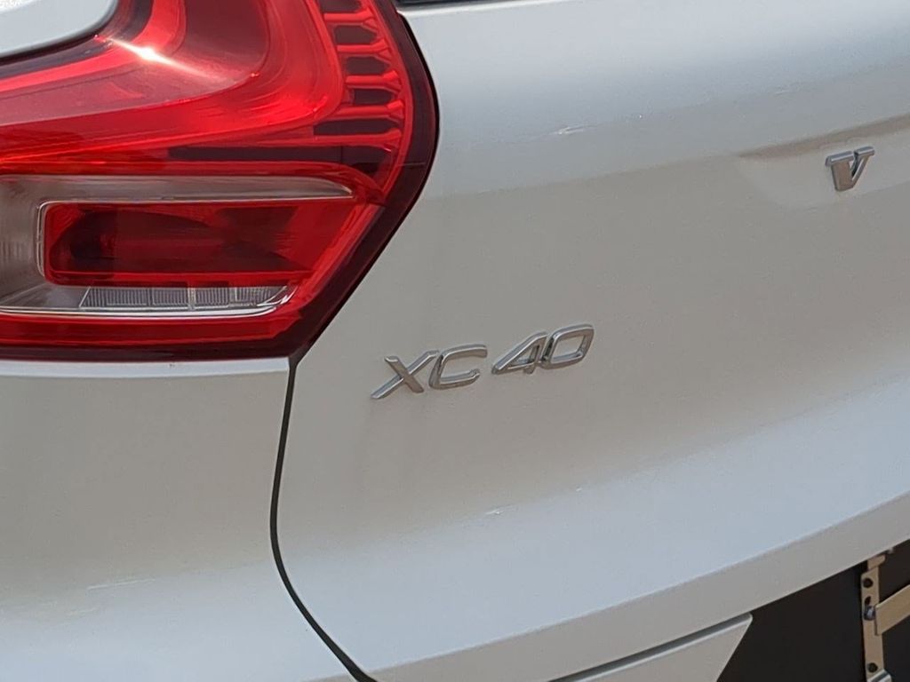 Thumbnail: 2026 Volvo XC40 - 7
