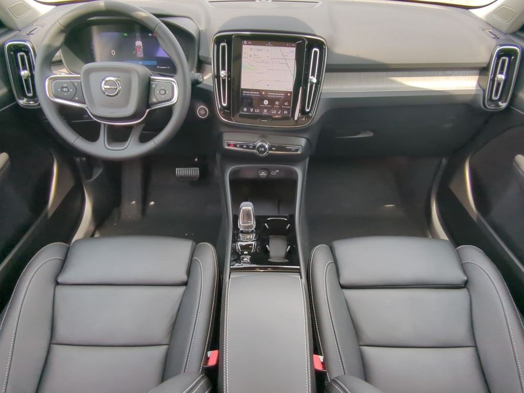 Thumbnail: 2026 Volvo XC40 - 9