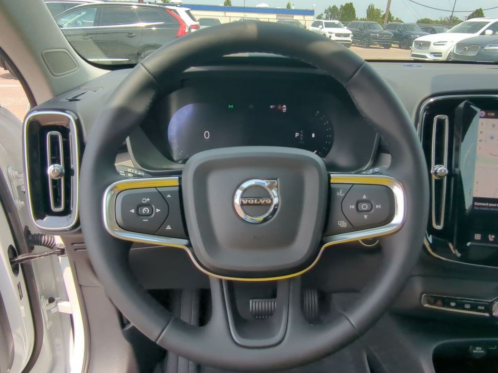 Thumbnail: 2026 Volvo XC40 - 13