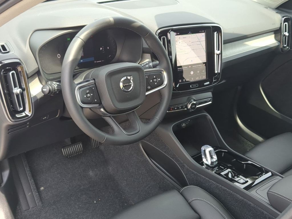 Thumbnail: 2026 Volvo XC40 - 2