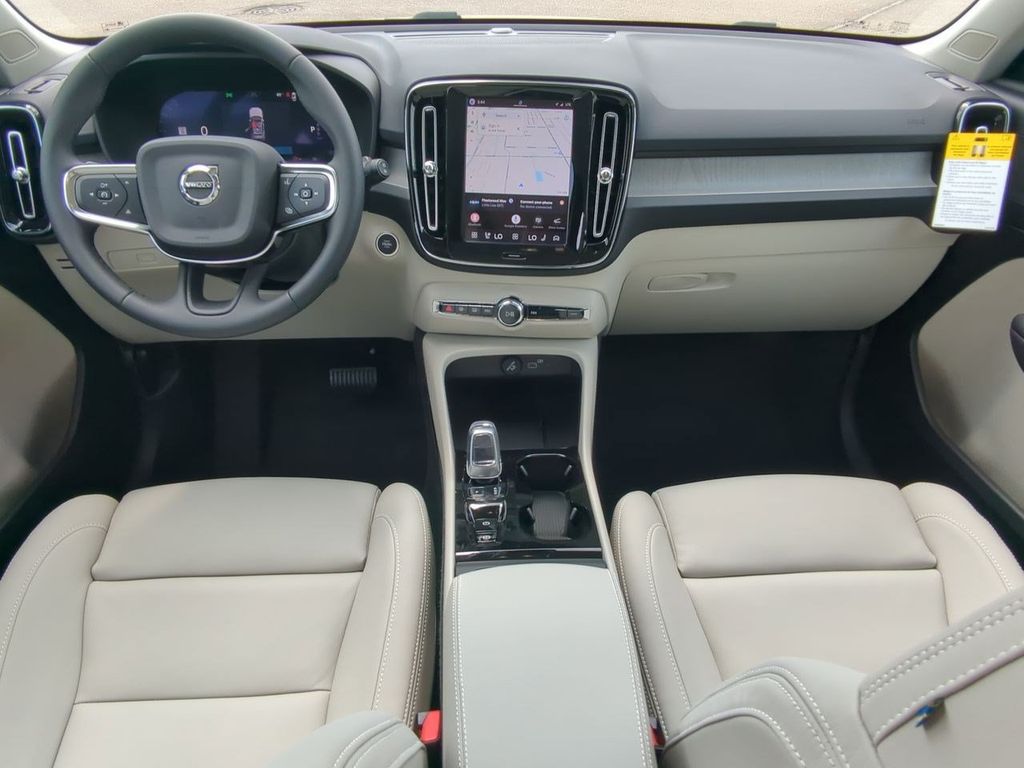 Thumbnail: 2026 Volvo XC40 - 9