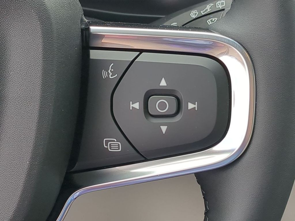 Thumbnail: 2026 Volvo XC40 - 27