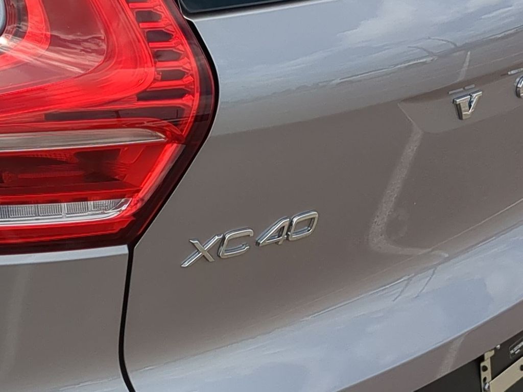 Thumbnail: 2026 Volvo XC40 - 22