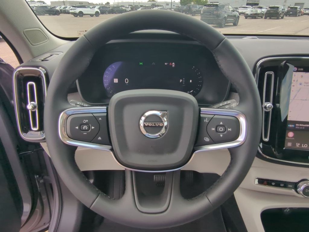 Thumbnail: 2026 Volvo XC40 - 13