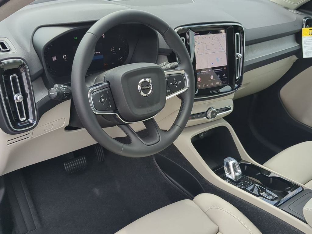 Thumbnail: 2026 Volvo XC40 - 2