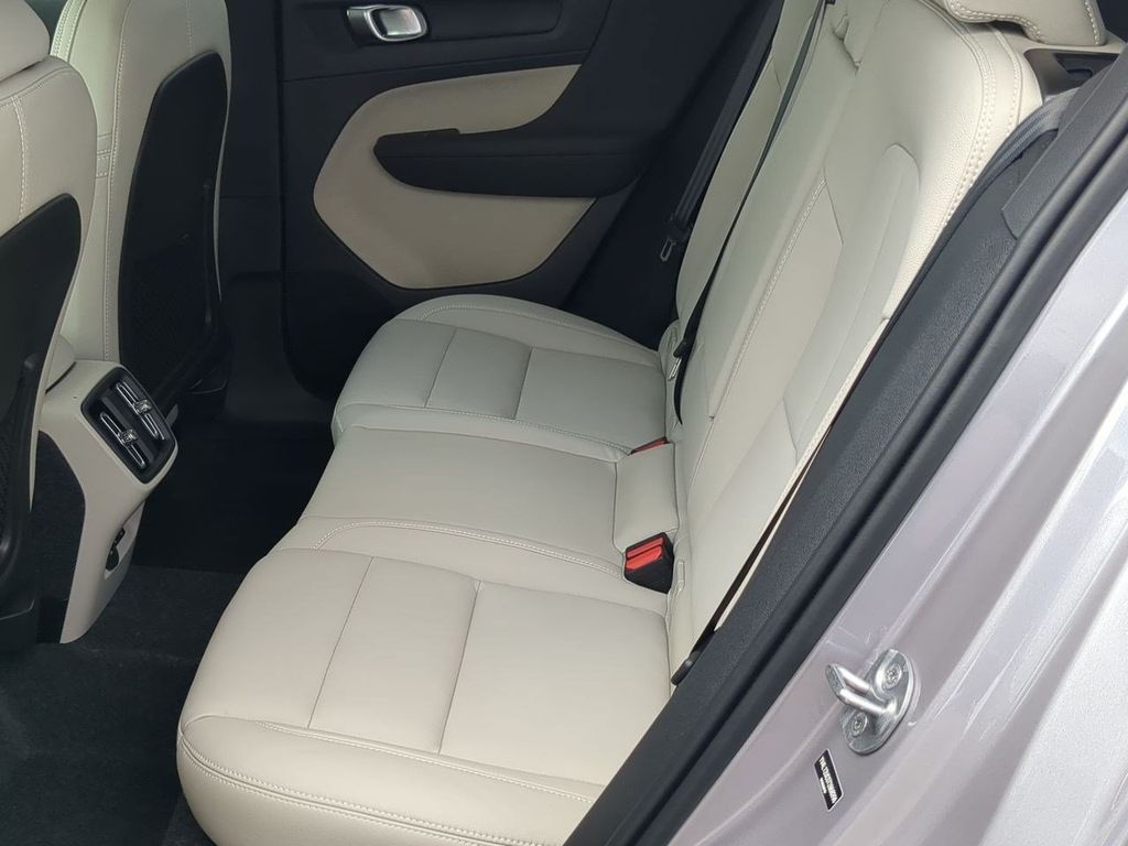 Thumbnail: 2026 Volvo XC40 - 12