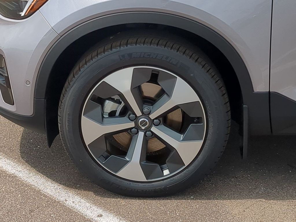 Thumbnail: 2026 Volvo XC40 - 8