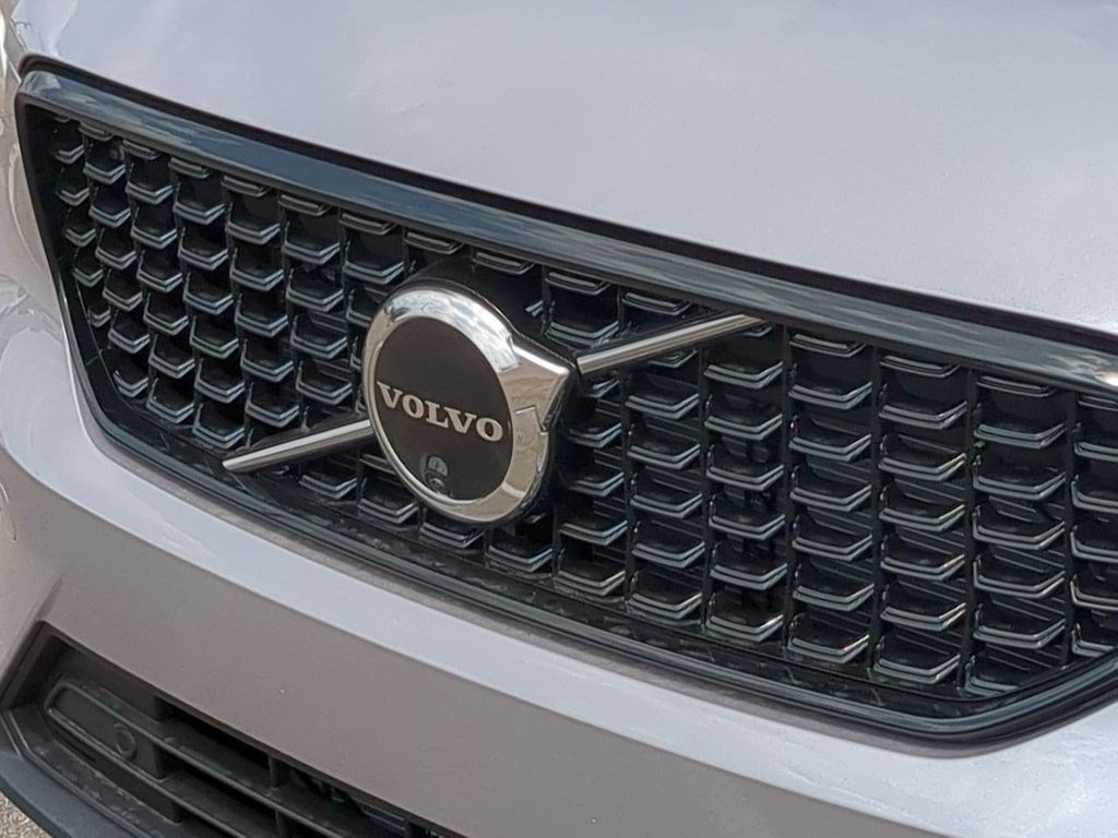 Thumbnail: 2026 Volvo XC40 - 7