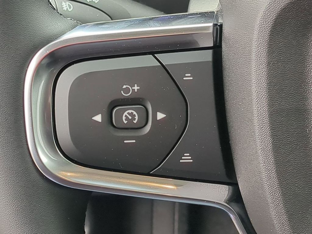 Thumbnail: 2026 Volvo XC40 - 27