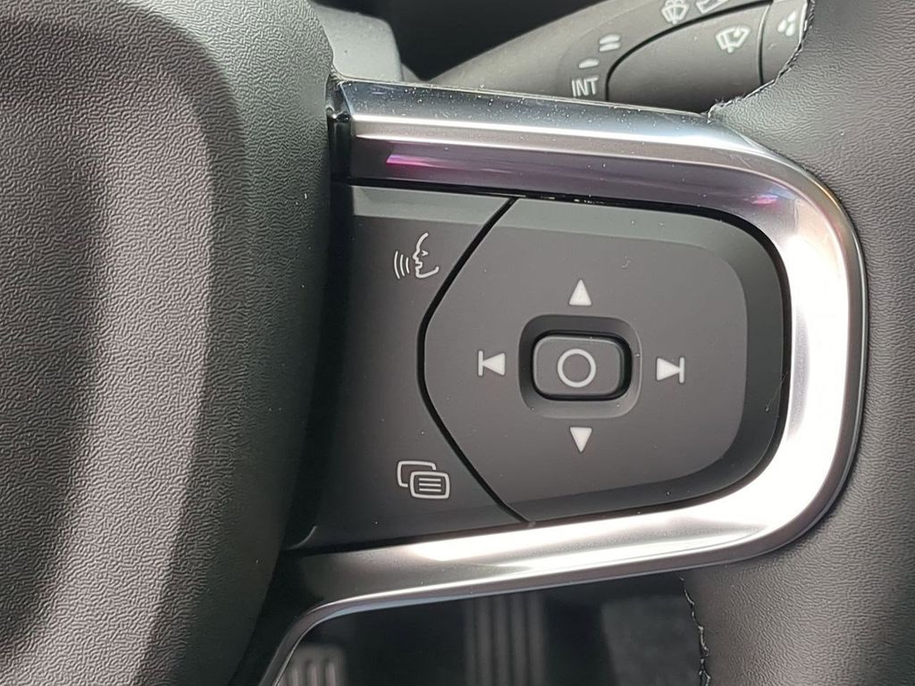 Thumbnail: 2026 Volvo XC40 - 28