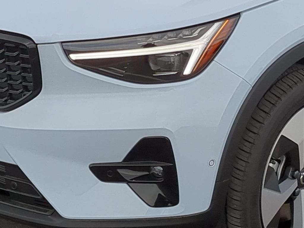 Thumbnail: 2026 Volvo XC40 - 22