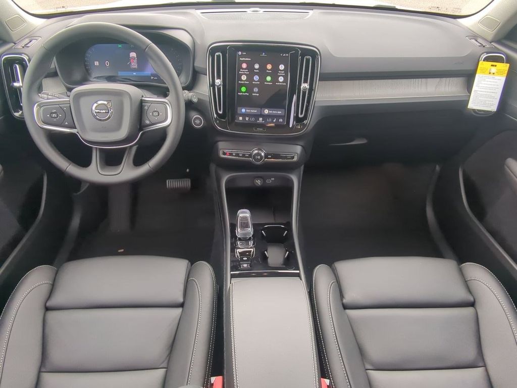 Thumbnail: 2026 Volvo XC40 - 9