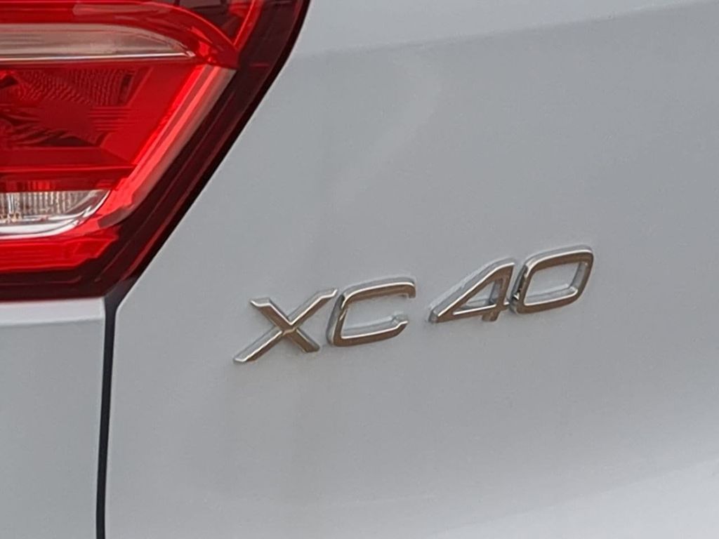 Thumbnail: 2026 Volvo XC40 - 23