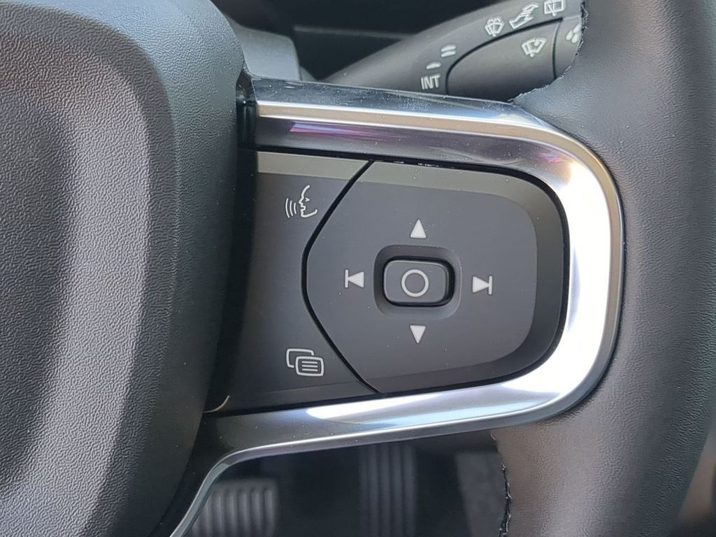 Thumbnail: 2026 Volvo XC40 - 25