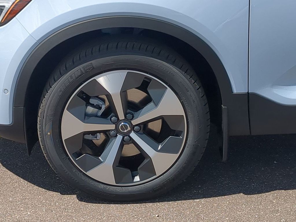 Thumbnail: 2026 Volvo XC40 - 8
