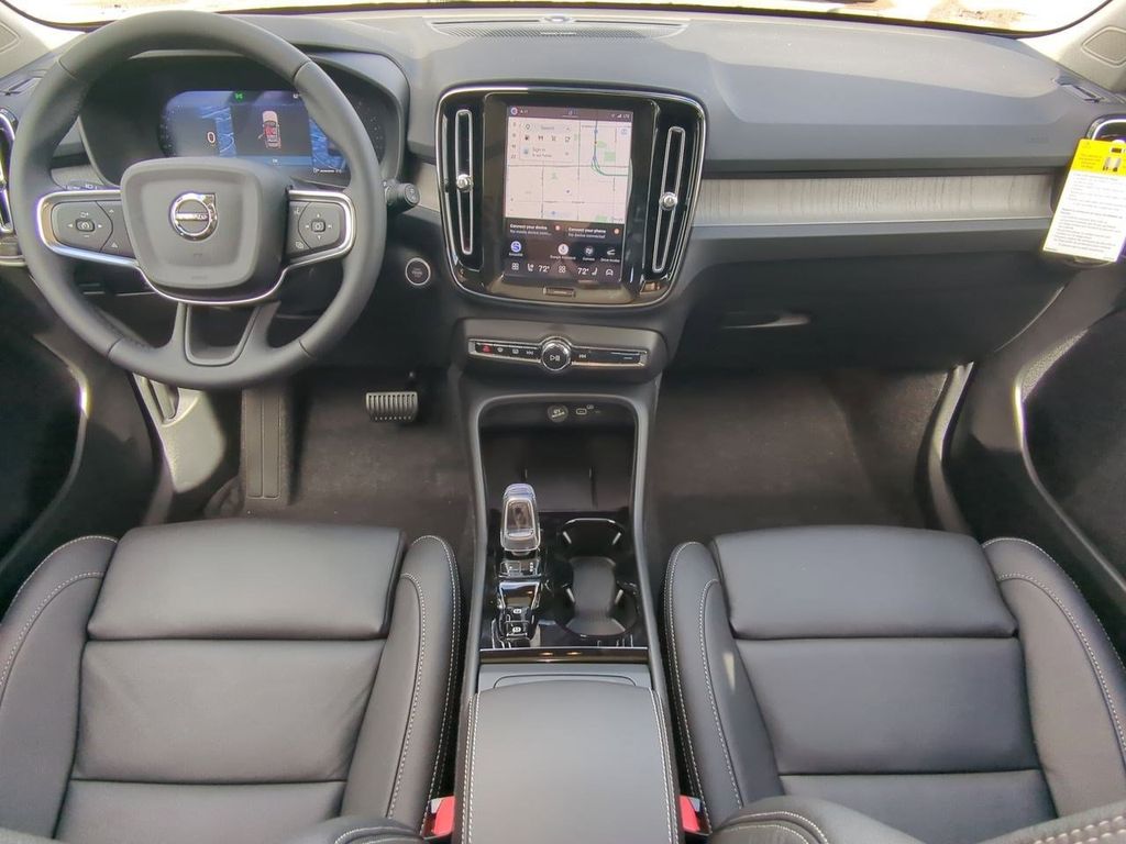 Thumbnail: 2026 Volvo XC40 - 9