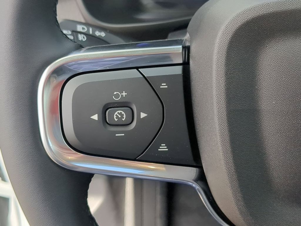 Thumbnail: 2026 Volvo XC40 - 26