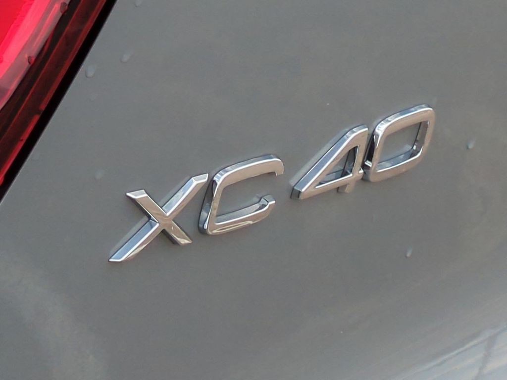 Thumbnail: 2026 Volvo XC40 - 24