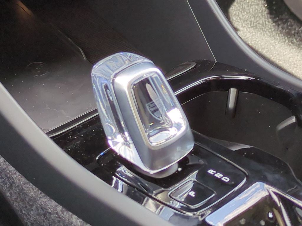 Thumbnail: 2026 Volvo XC40 - 36
