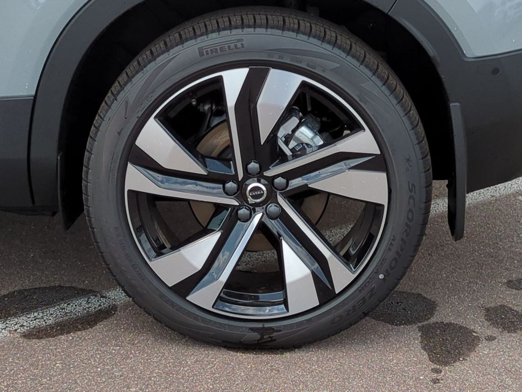 Thumbnail: 2026 Volvo XC40 - 8