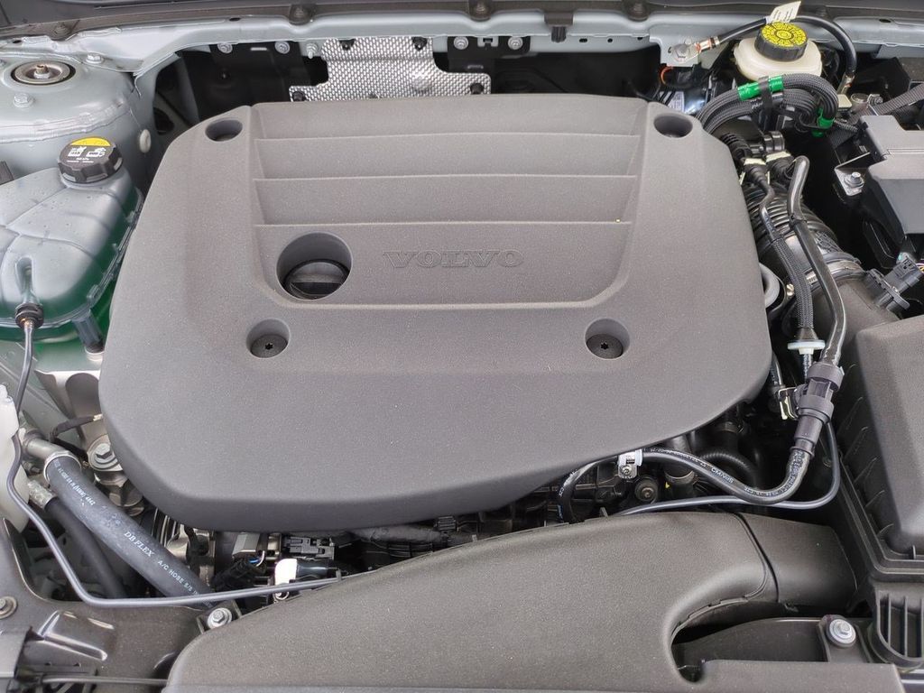 Thumbnail: 2026 Volvo XC40 - 9