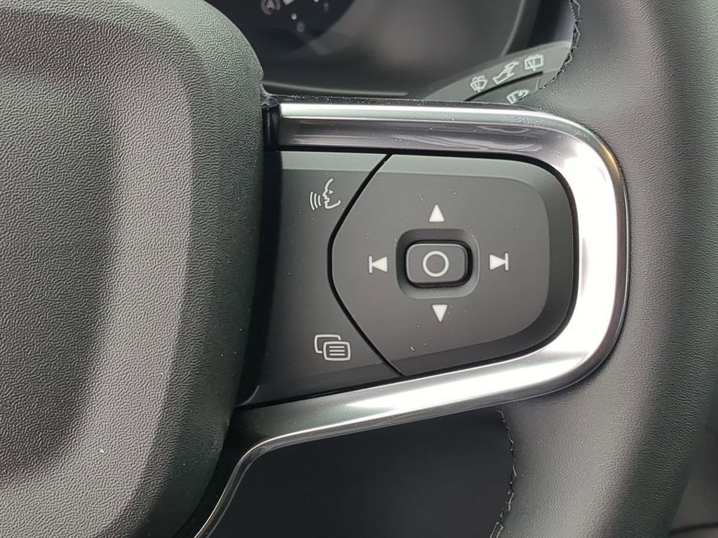 Thumbnail: 2026 Volvo XC40 - 27