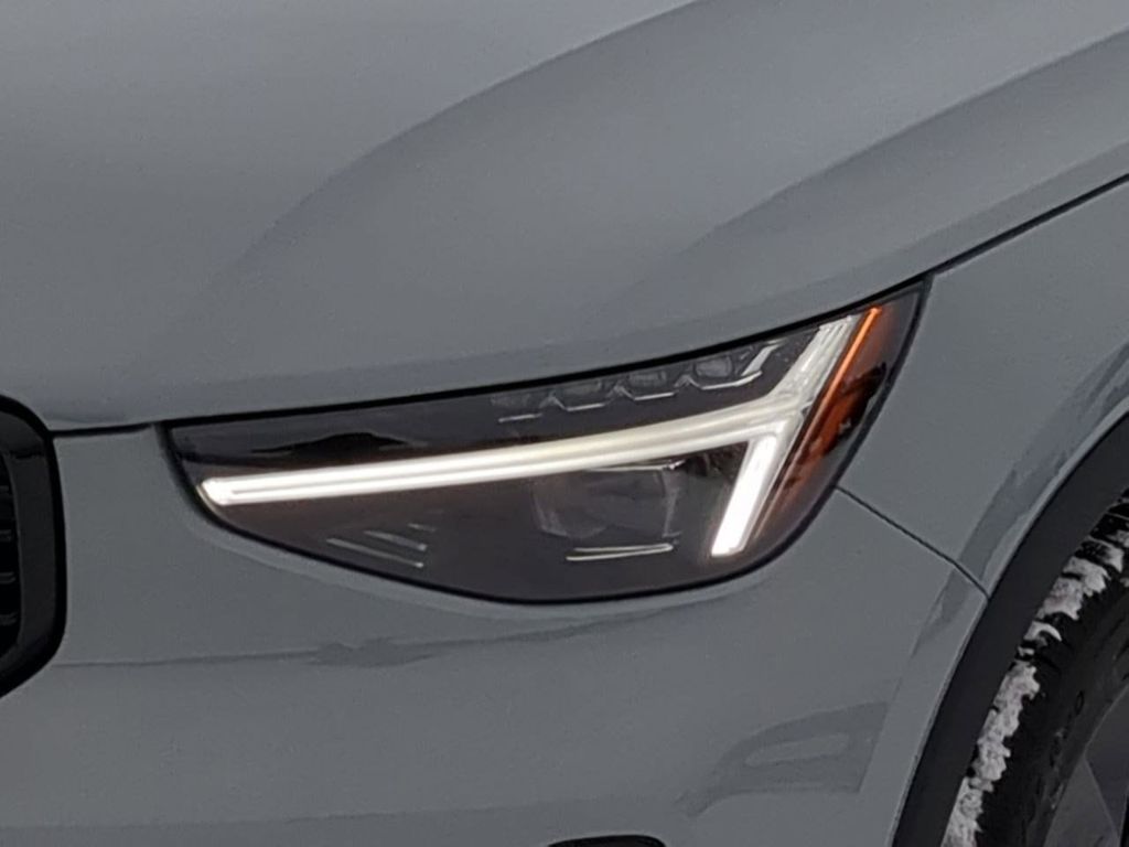 Thumbnail: 2026 Volvo XC40 - 23