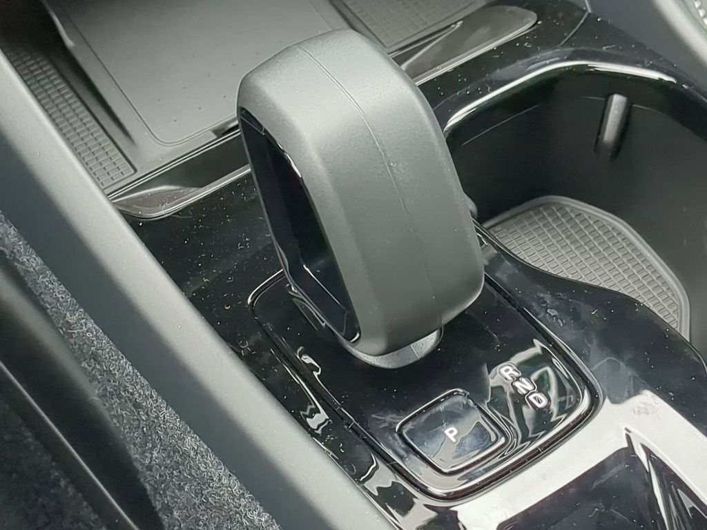 Thumbnail: 2026 Volvo XC40 - 15