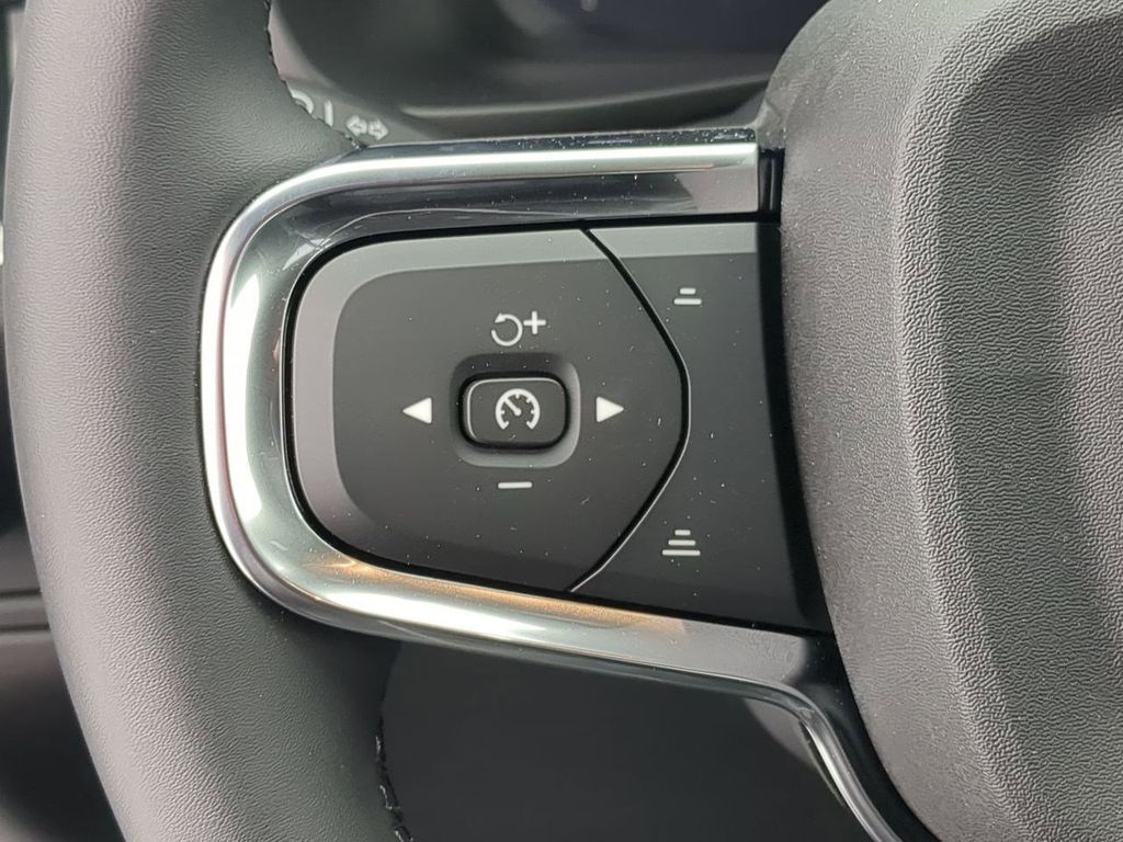 Thumbnail: 2026 Volvo XC40 - 26