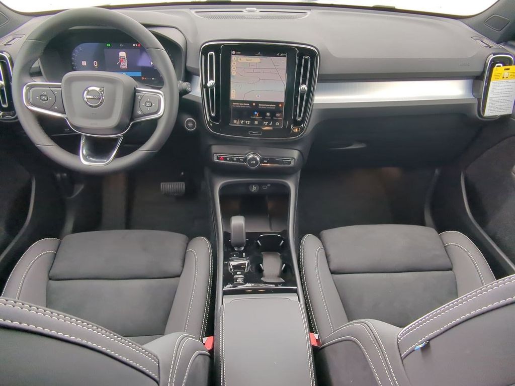 Thumbnail: 2026 Volvo XC40 - 9