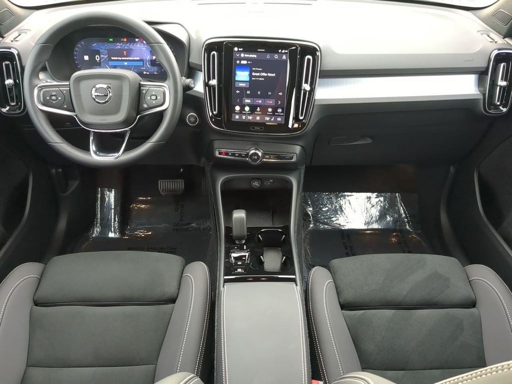 Thumbnail: 2026 Volvo XC40 - 9