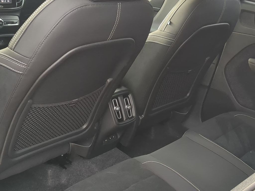 Thumbnail: 2026 Volvo XC40 - 25