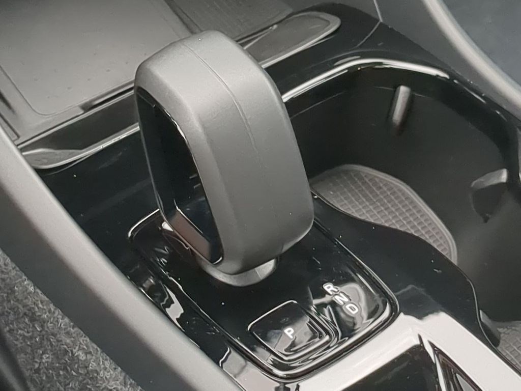 Thumbnail: 2026 Volvo XC40 - 15