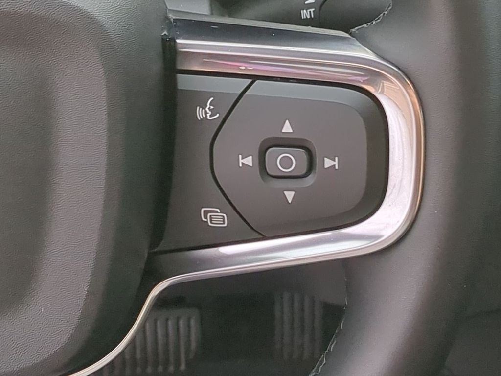 Thumbnail: 2026 Volvo XC40 - 28