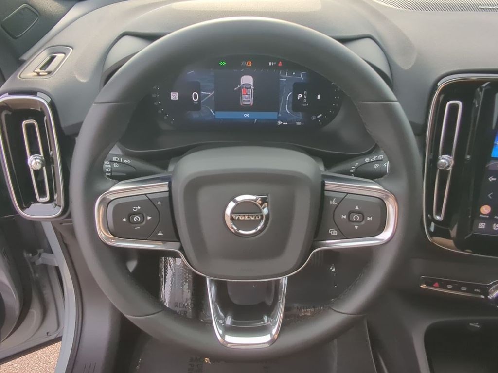 Thumbnail: 2026 Volvo XC40 - 13
