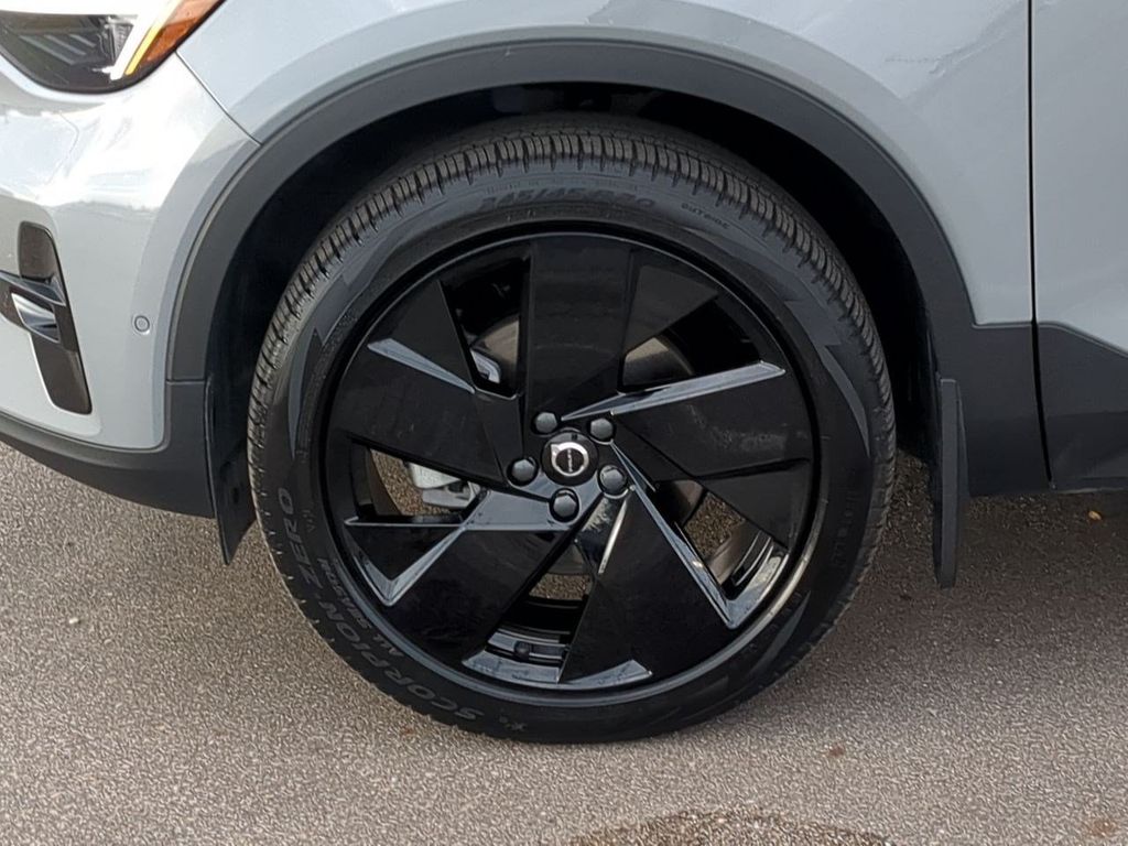 Thumbnail: 2026 Volvo XC40 - 8