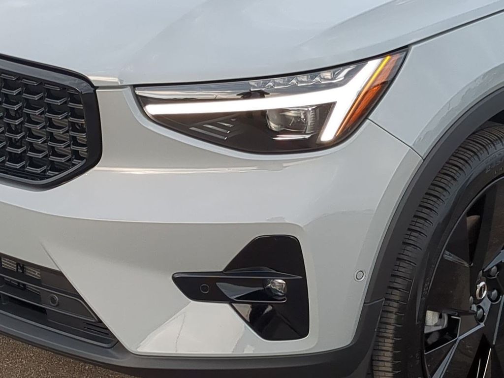 Thumbnail: 2026 Volvo XC40 - 22