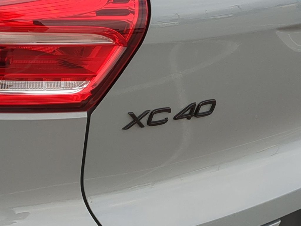 Thumbnail: 2026 Volvo XC40 - 23