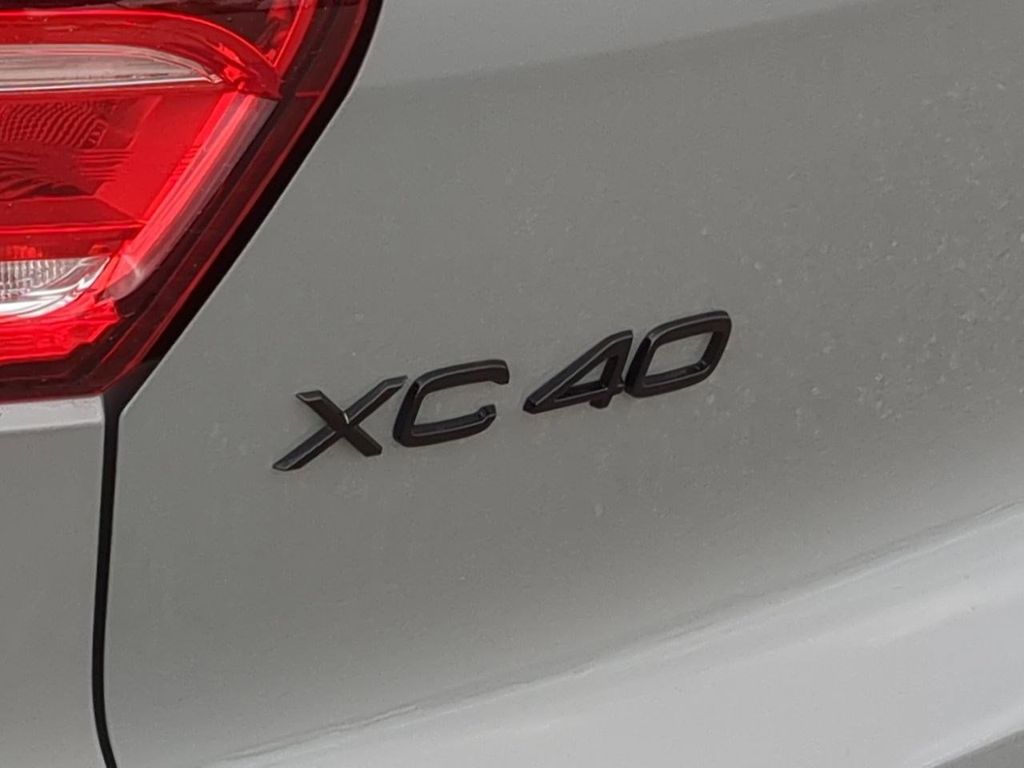 Thumbnail: 2026 Volvo XC40 - 7