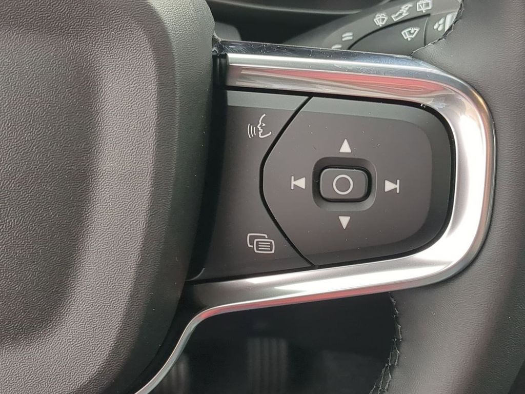 Thumbnail: 2026 Volvo XC40 - 28