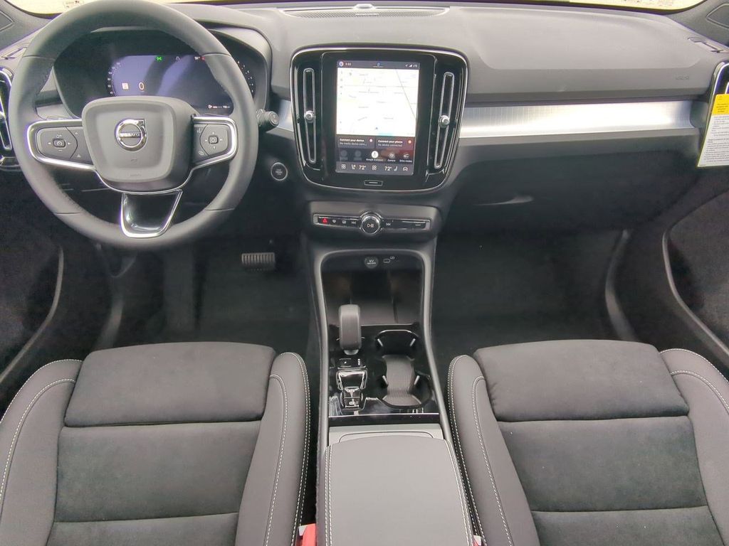 Thumbnail: 2026 Volvo XC40 - 9