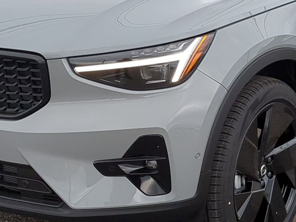 Thumbnail: 2026 Volvo XC40 - 22