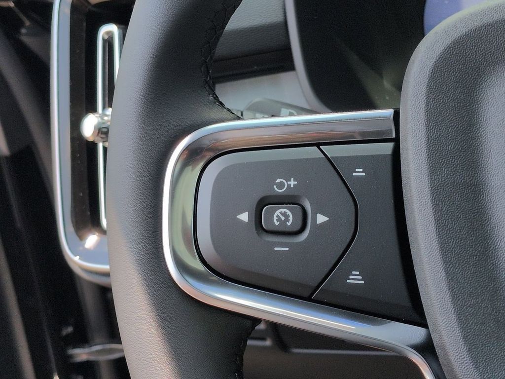 Thumbnail: 2026 Volvo XC40 - 28