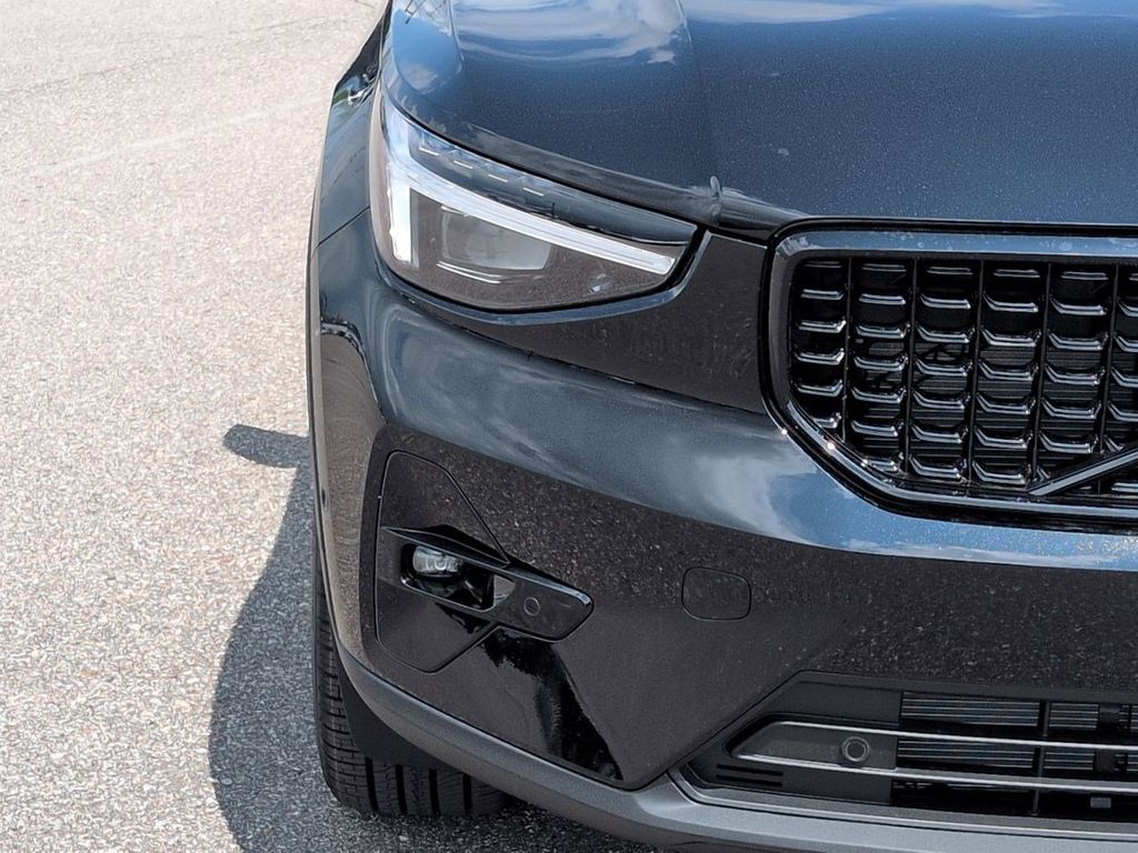 Thumbnail: 2026 Volvo XC40 - 7