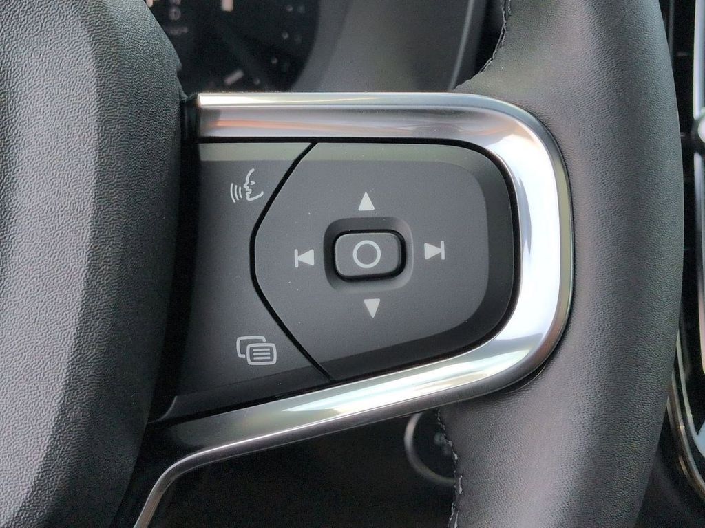 Thumbnail: 2026 Volvo XC40 - 29